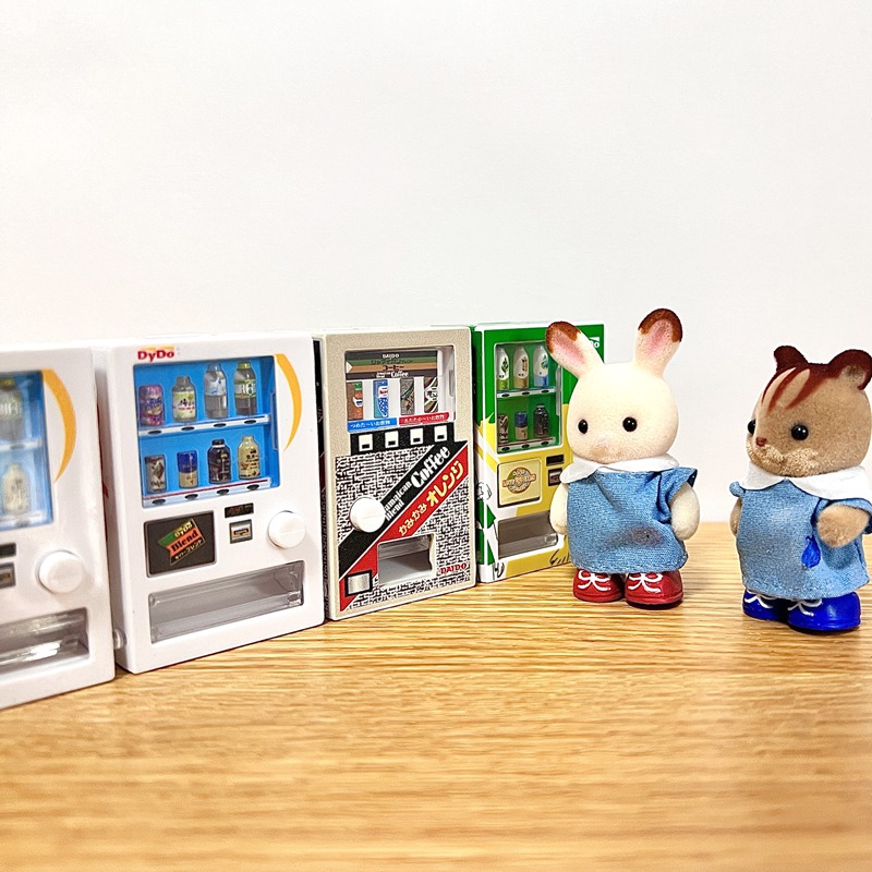 Gashapon لعبة الكبسولات المشرو - مراجعة Kids Toys Vending Machine وسعره