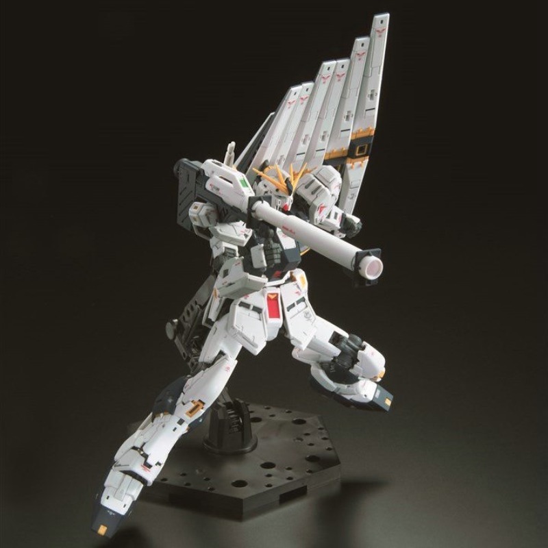 متوفر في المخزون: مجموعة نموذج - مراجعة Bandai Model Gundam Rg وسعره