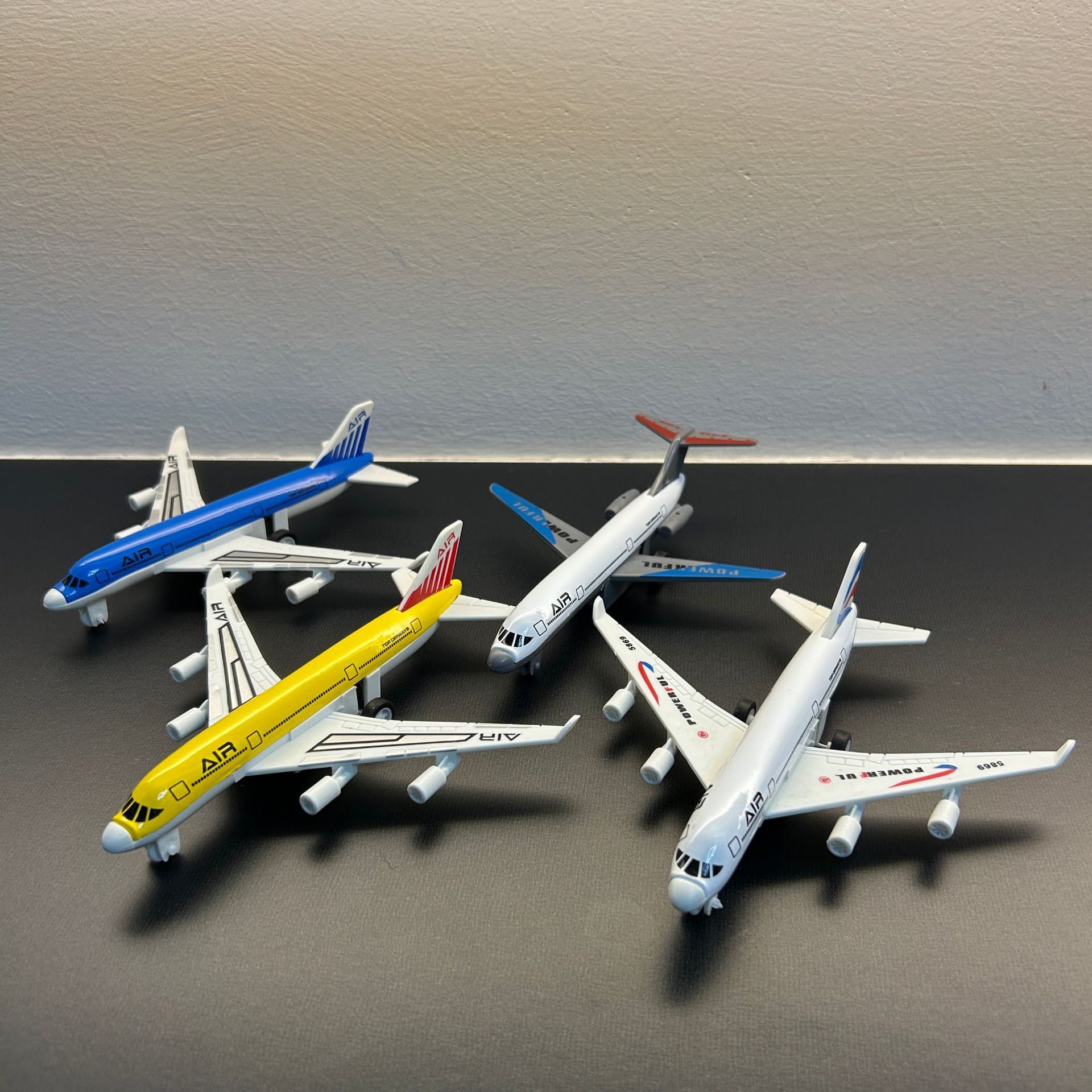 نموذج طائرة مصغر للأطفال، لعبة - مراجعة Kids Toys Supplier وسعره