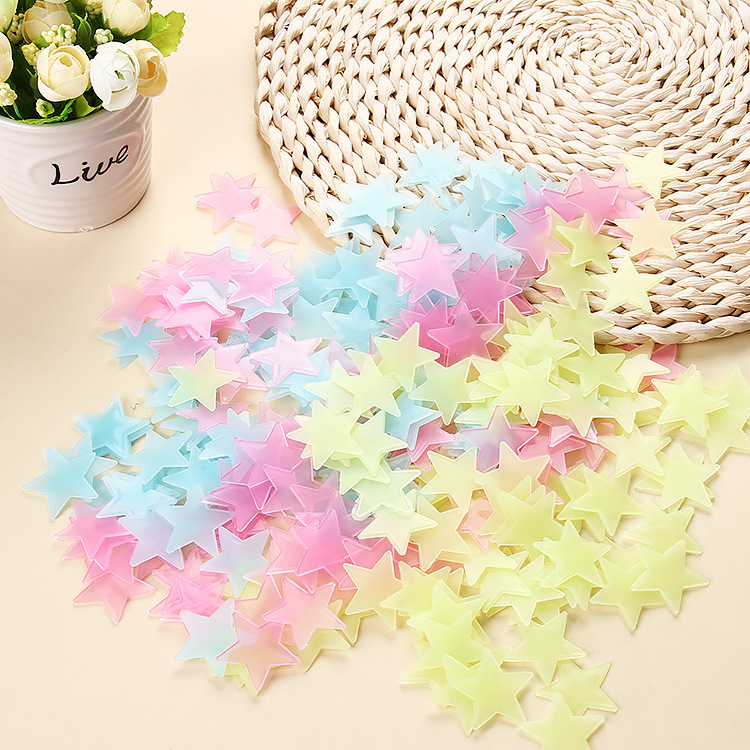 100 قطعة مضيئة ثلاثية الأبعاد  - مراجعة Glow In Dark Stars وسعره